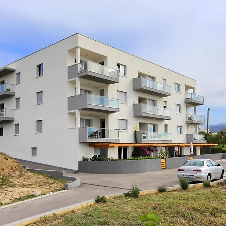 Apartman With A Parking Space - 11863 *